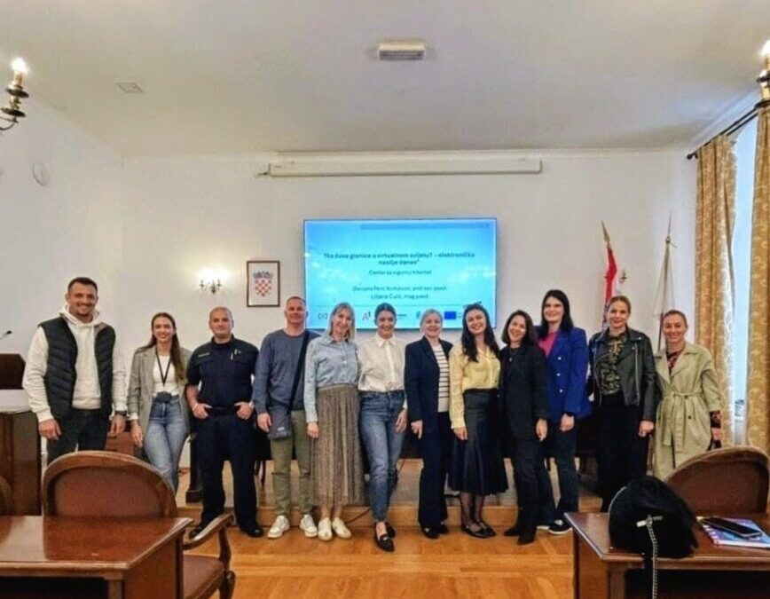 Tko čuva granice u virtualnom svijetu? Jačanje svijesti o sigurnosti djece na internetu