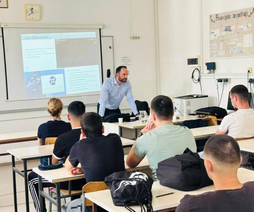 Maturanti učili o ulaganju i tržištu kapitala uz predavanje stručnjaka iz OTP banke